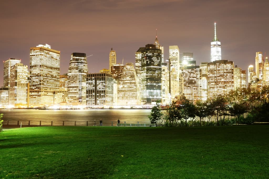 Manhattan vista do Vista do Brooklyn Bridge park