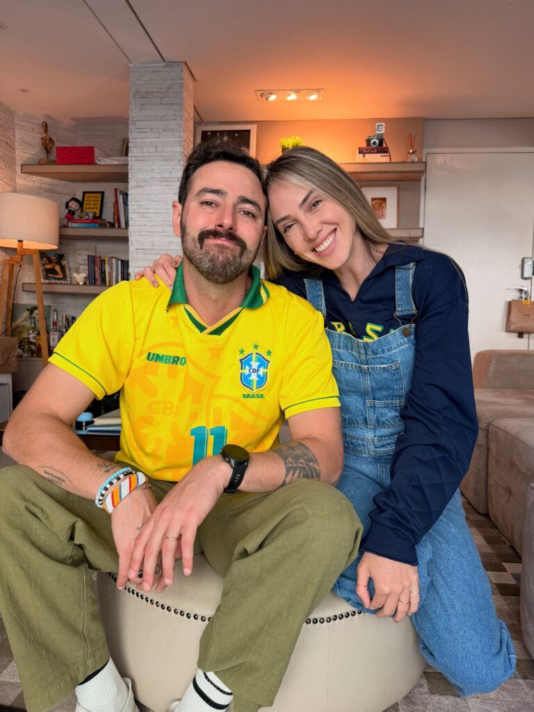 Ale e Duda, criadores do Get Outside, que viajam pelo mundo em expedições de longa duração e compartilham experiências reais sobre seguro viagem.