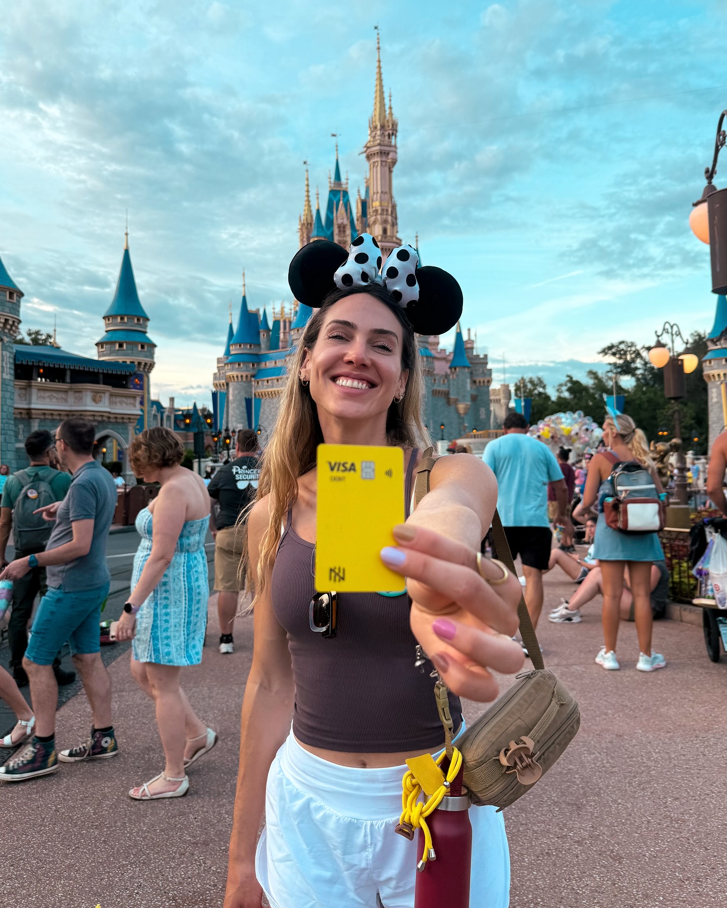 Cartão Nomad utilizado durante uma viagem à Disney após abrir a conta com o cupom Nomad cashback.